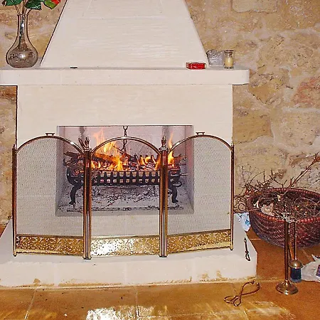 בית נופש Charming House In Ix - With Terrace And Barbecue