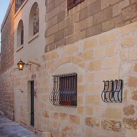 בית נופש Charming House In Ix - With Terrace And Barbecue
