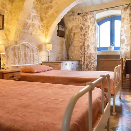 Charming House In Ix - With Terrace And Barbecue
