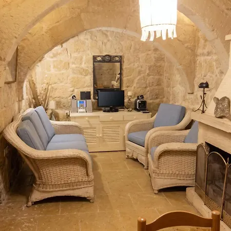 Charming House In Ix - With Terrace And Barbecue Nyaraló